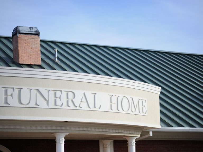 Choisir une plaque funéraire bon marché